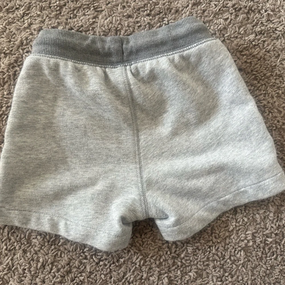Preloved OshKosh B'gosh Gray shorts.